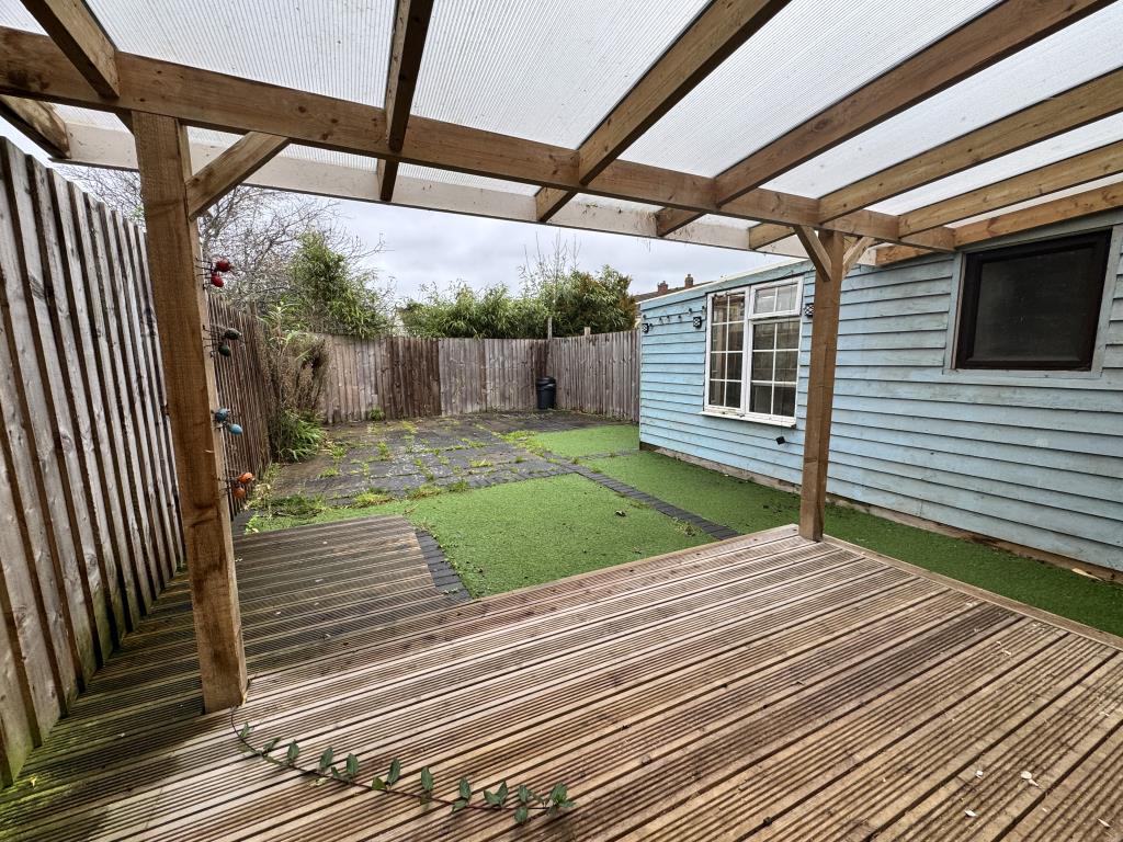 Lot: 86 - TWO-BEDROOM HOUSE FOR IMPROVEMENT - Decking in Rear Garden